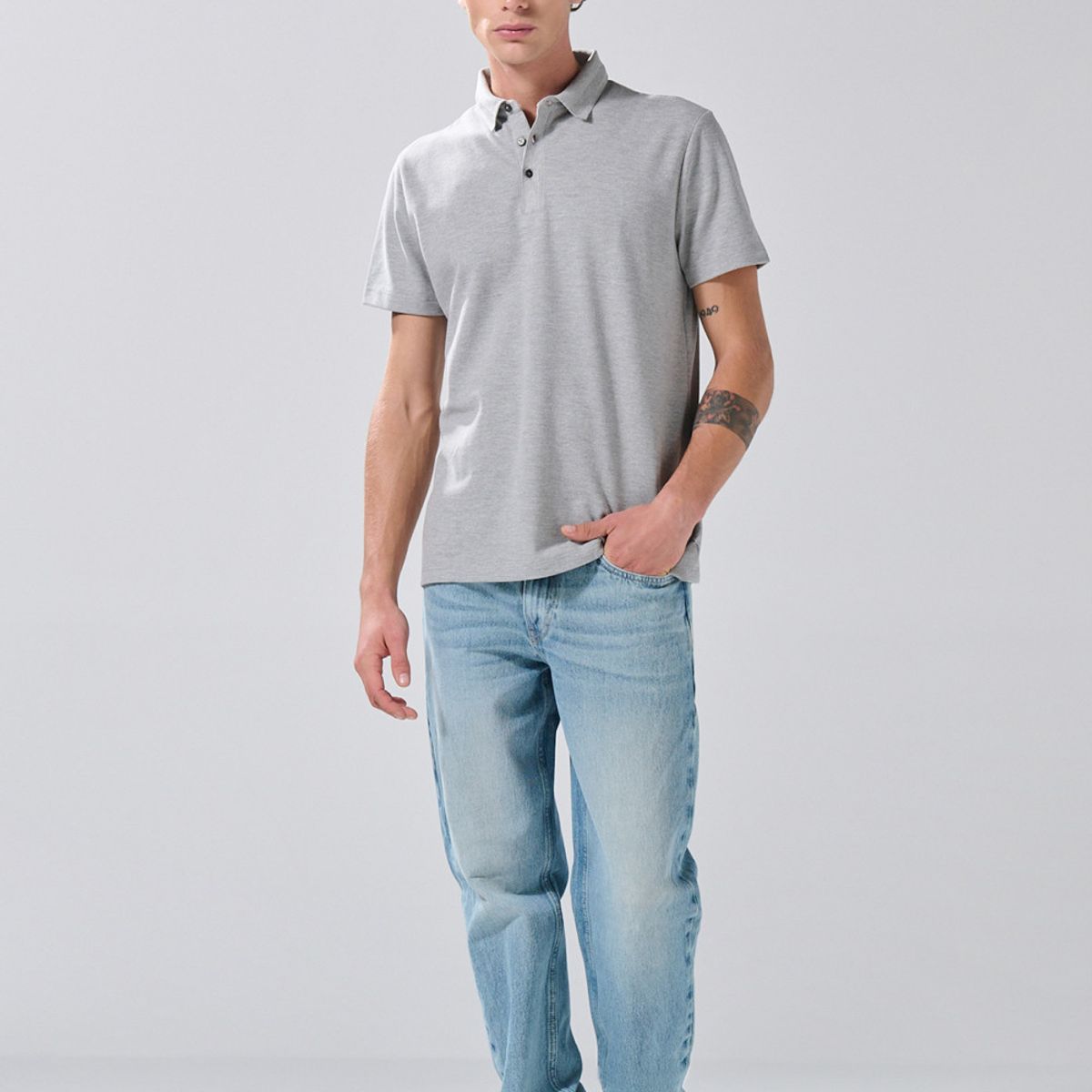 KOAJ - KOAJ Camiseta gris medio polo con cuello en rectilíneo Hombre