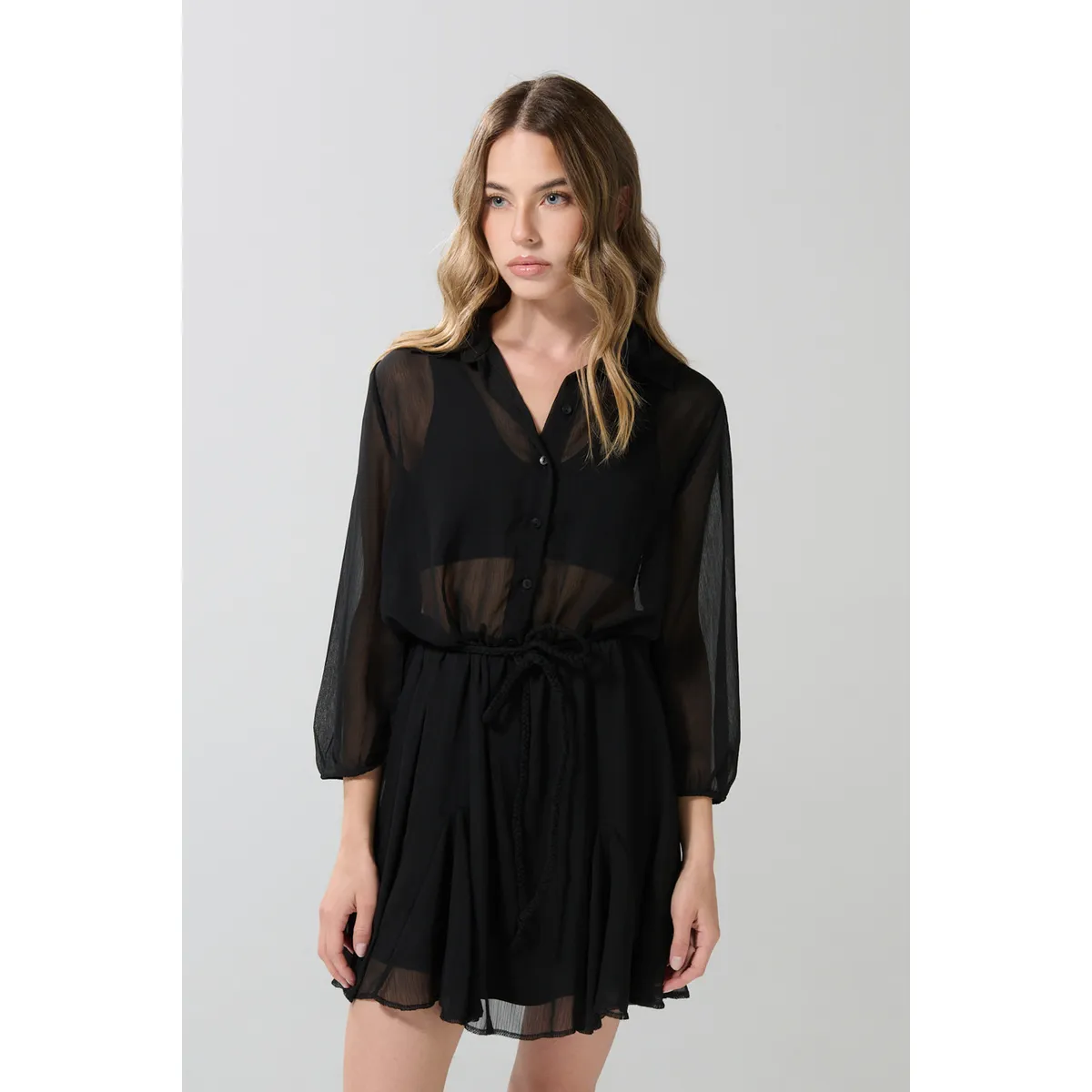 KOAJ - KOAJ Vestido corto negro con cinturón y manga corta tipo glo Mujer