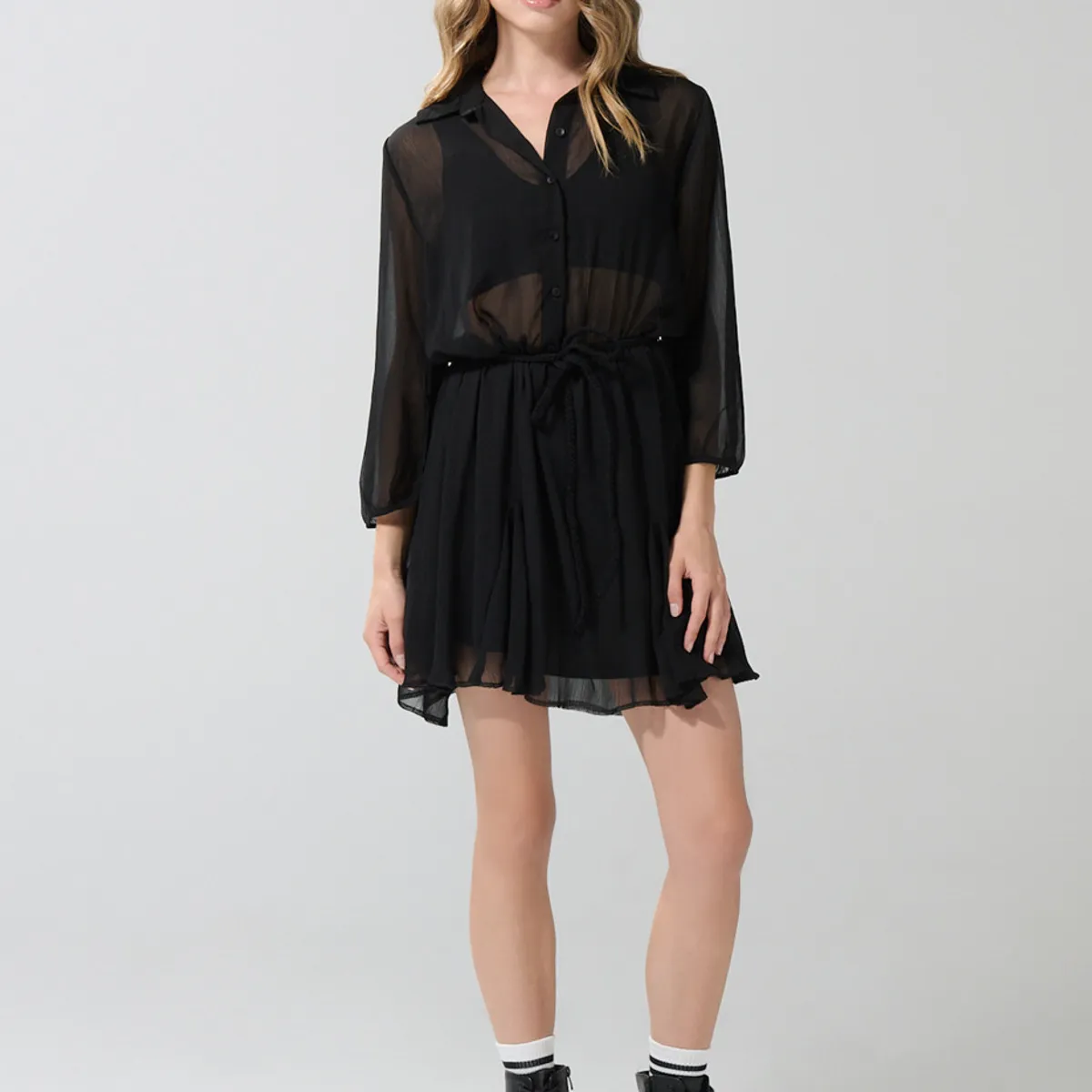 KOAJ - KOAJ Vestido corto negro con cinturón y manga corta tipo glo Mujer