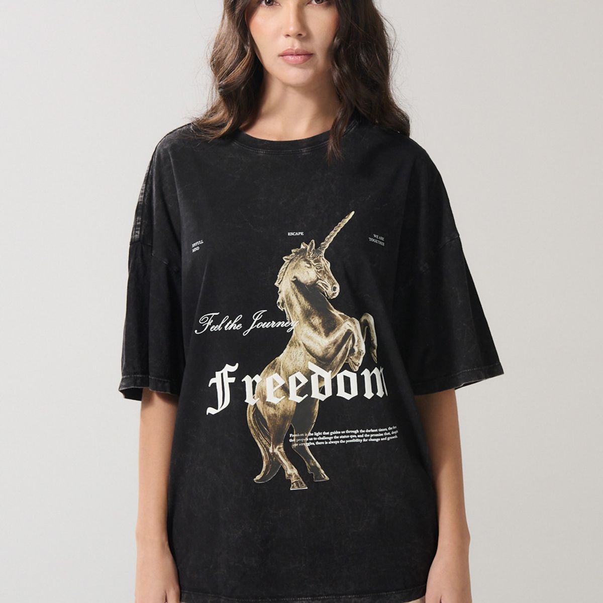 KOAJ - KOAJ Camiseta oversize gris con diseño mitológico y manga co Mujer