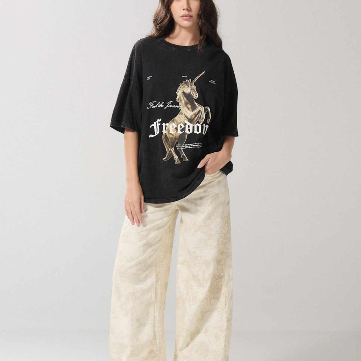 KOAJ - KOAJ Camiseta oversize gris con diseño mitológico y manga co Mujer