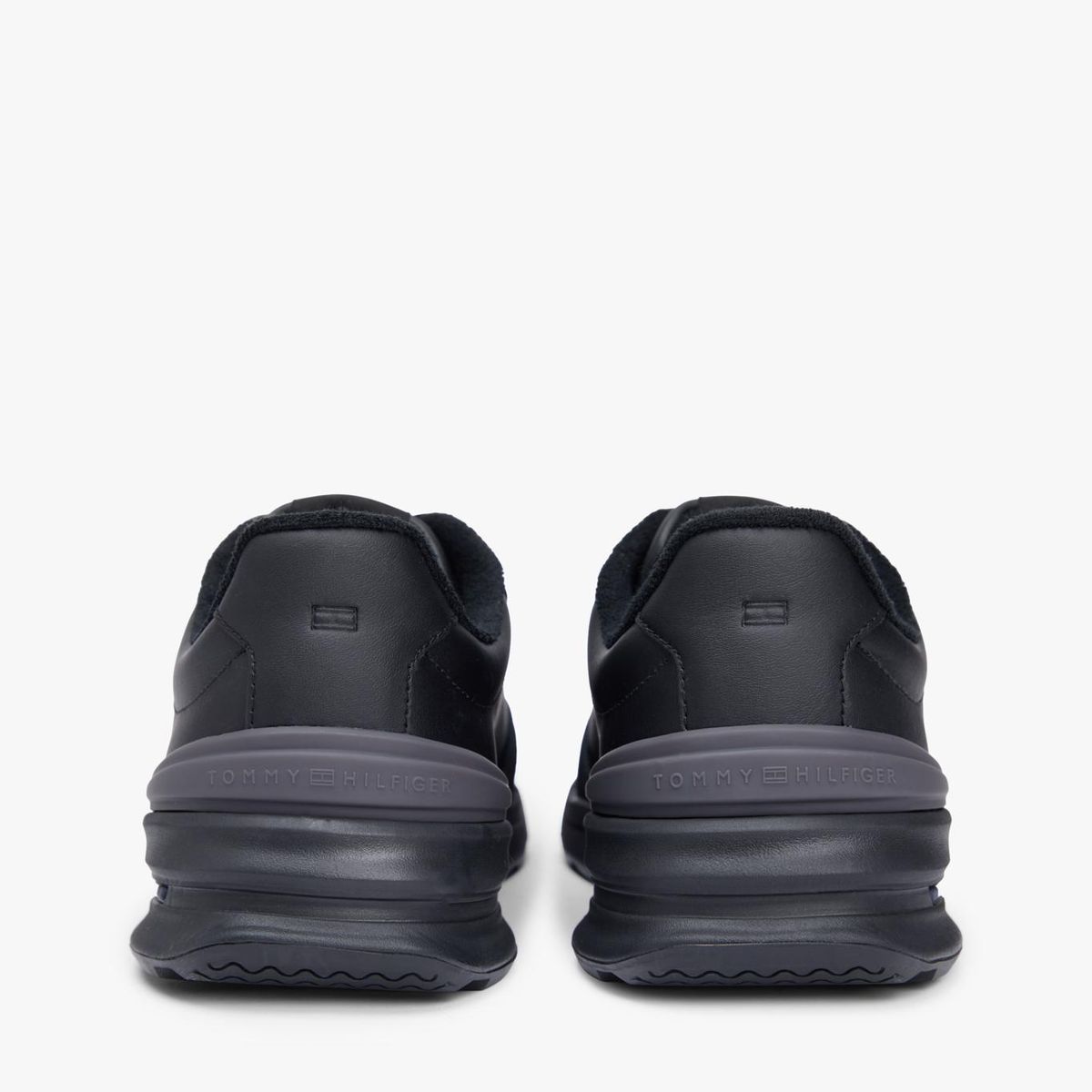 TOMMY HILFIGER - Tenis negro retro runner en mezcla de cuero Tommy Hilfiger.
