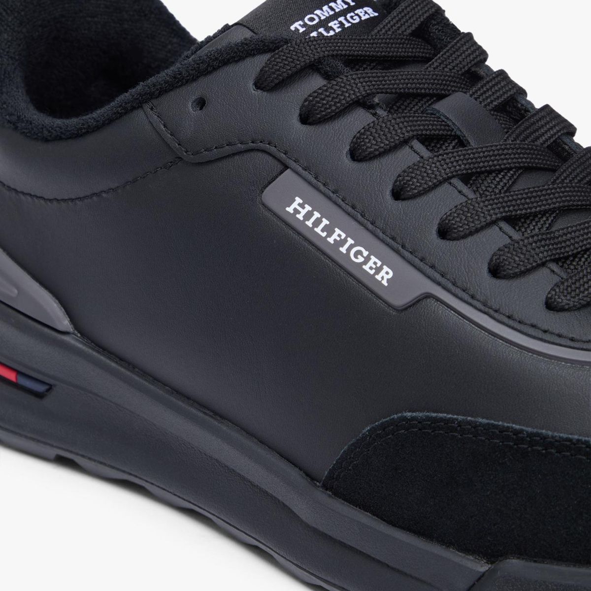 TOMMY HILFIGER - Tenis negro retro runner en mezcla de cuero Tommy Hilfiger.