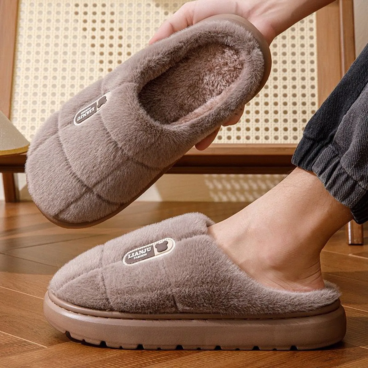 MULTIPLACE COLOMBIA - Pantuflas de peluche para Hombre importadas-