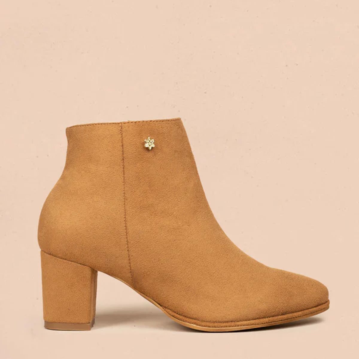 COSMOS - Botines color miel de gamuza sintética con cierre lateral 106435