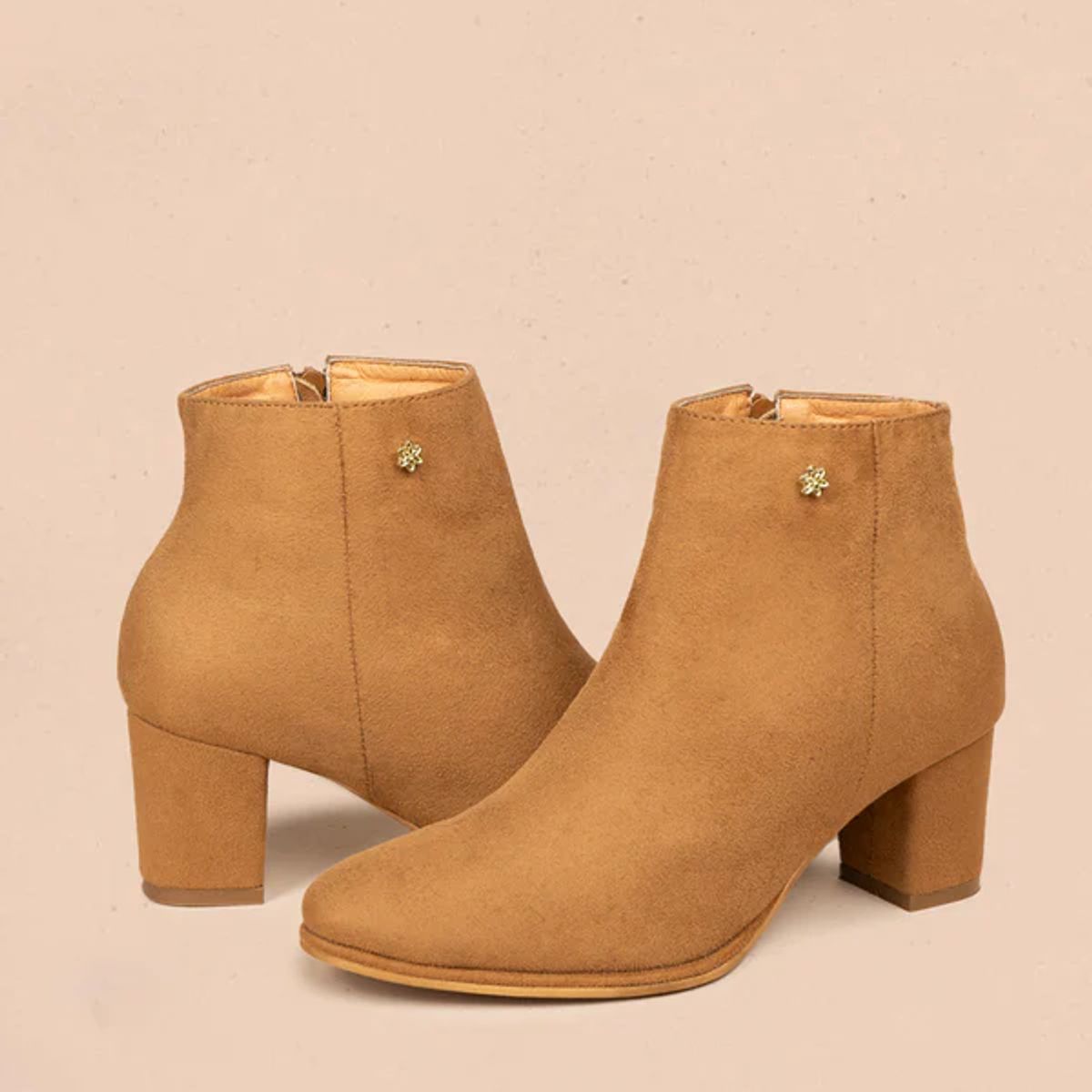 COSMOS - Botines color miel de gamuza sintética con cierre lateral 106435