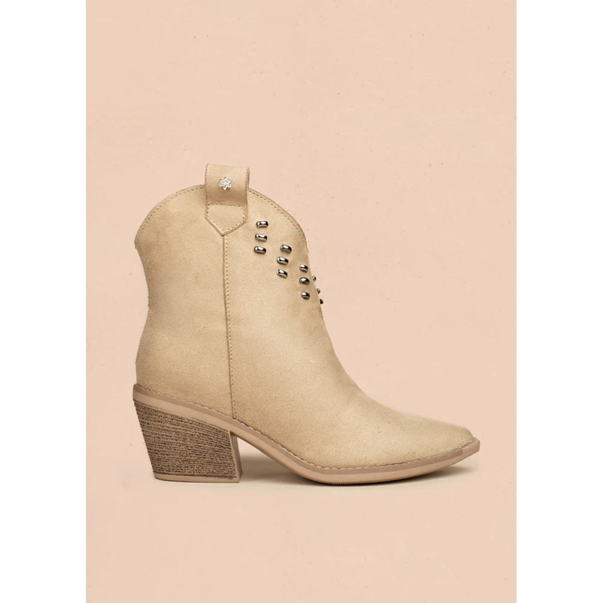 COSMOS - Botines texanos color arena de gamuza sintética y taches 106432