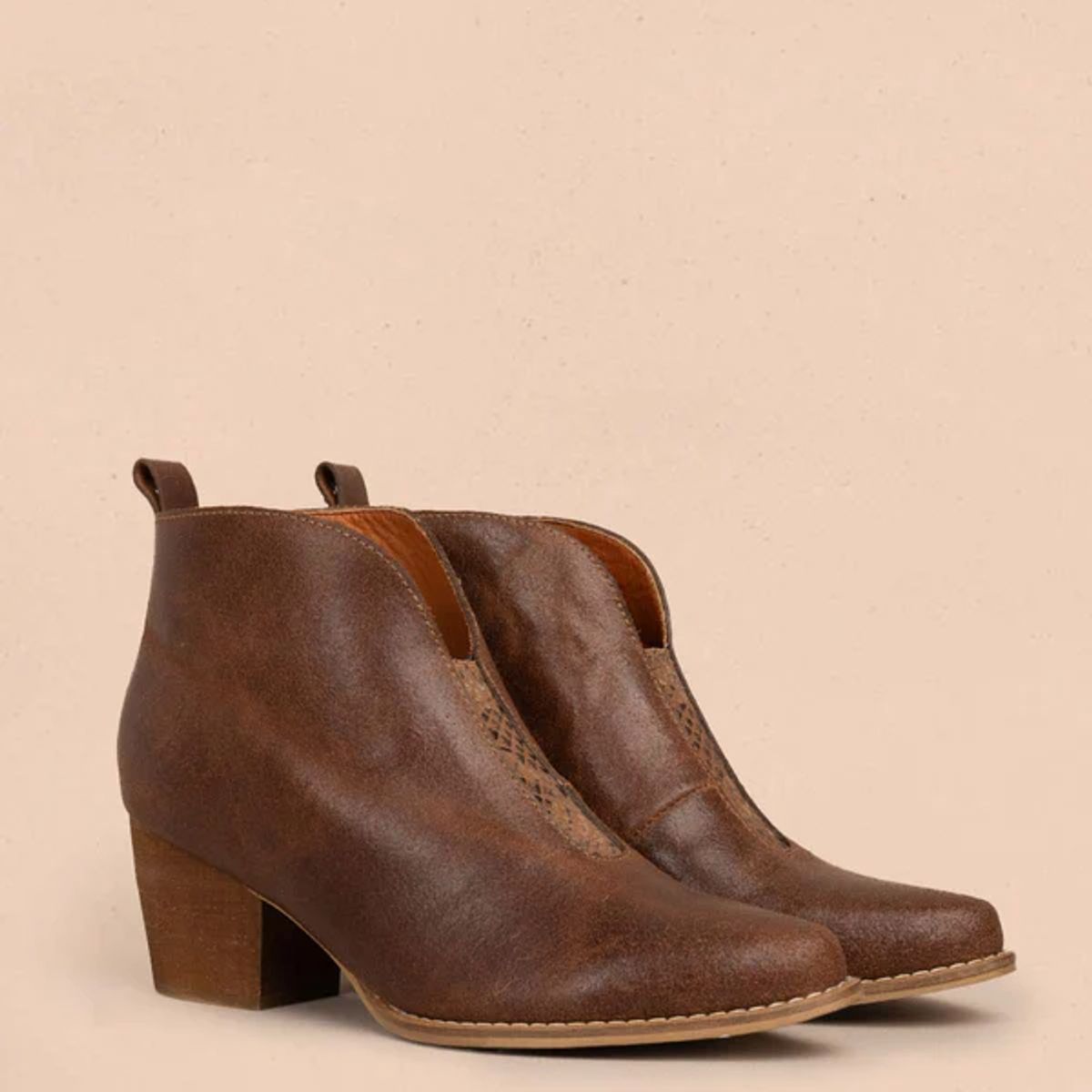 COSMOS - Botines en cuero color café 105873