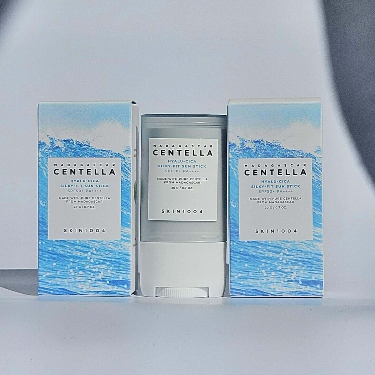 SKIN1004 - Bloqueador Madagascar Centella Hyalu-Cica Silky-Fit Sun Stick SPF50+ PA++++
