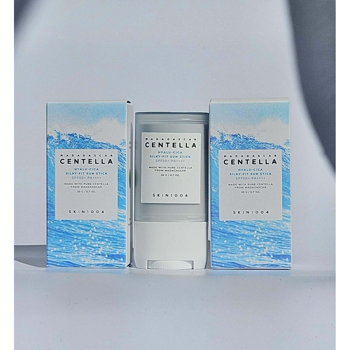 SKIN1004 - Bloqueador Madagascar Centella Hyalu-Cica Silky-Fit Sun Stick SPF50+ PA++++