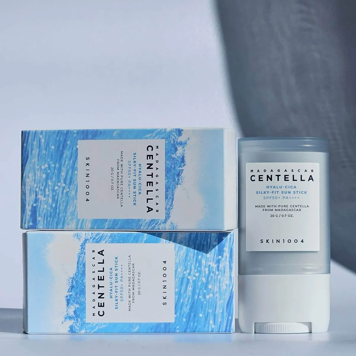 SKIN1004 - Bloqueador Madagascar Centella Hyalu-Cica Silky-Fit Sun Stick SPF50+ PA++++