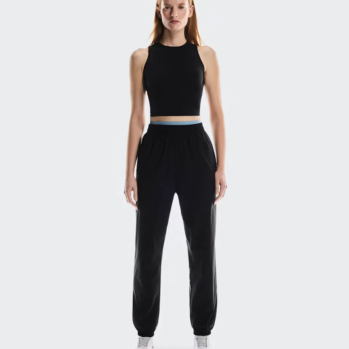 ON RUNNING - Crop top studio ON RUNNING Negro 1WF12410BLACK
