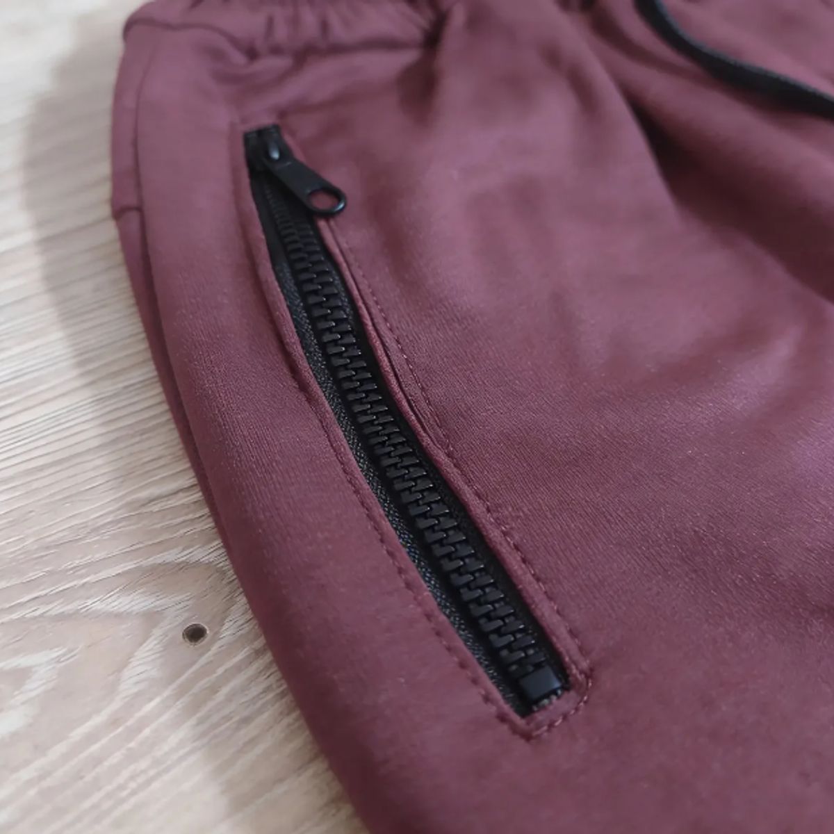 ADVANCE - Jogger Esencial Para Hombre Color Vinotinto