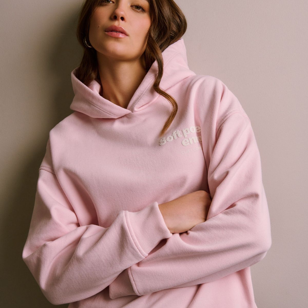 KOAJ - KOAJ Buzo con capota rosado claro y texto estampado Mujer