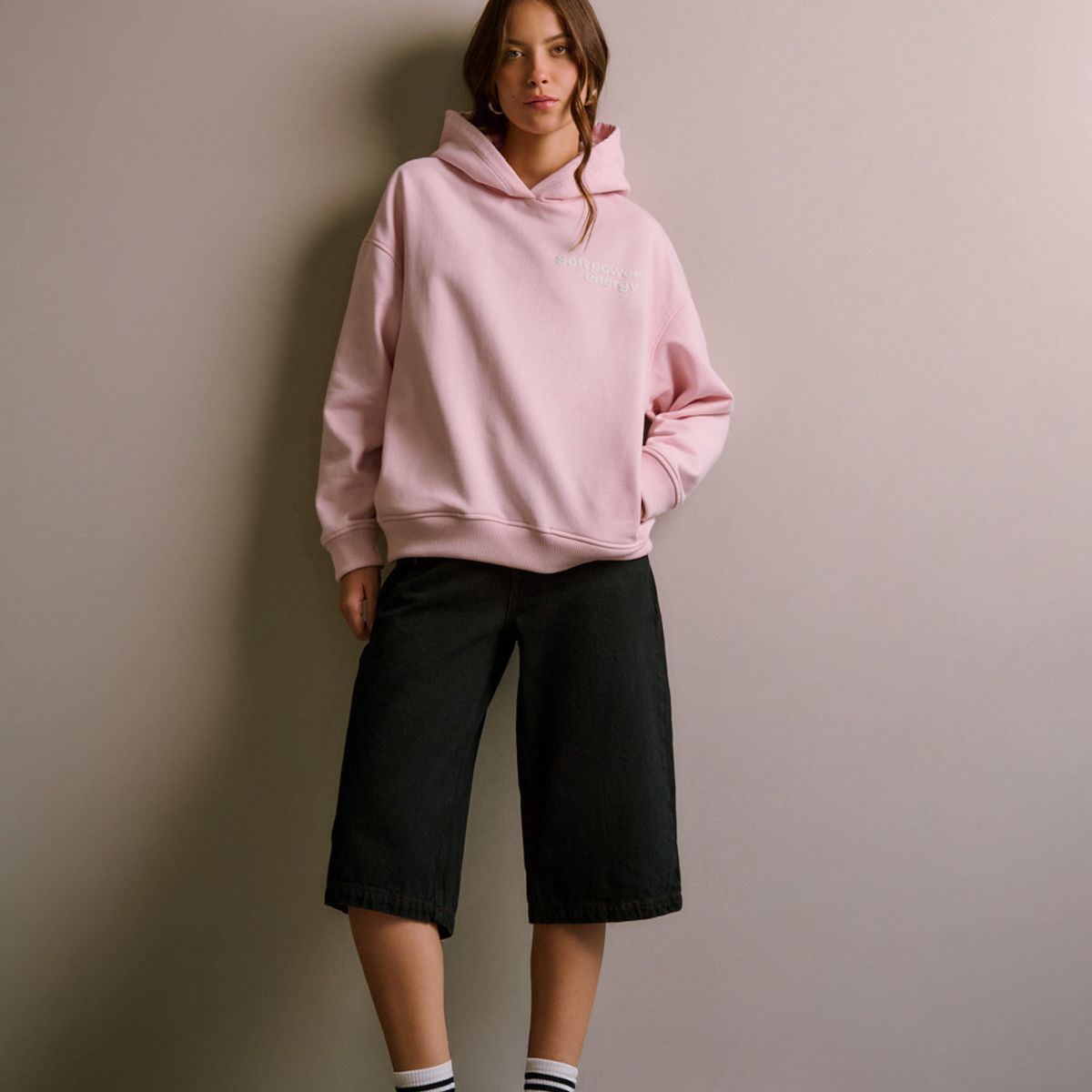 KOAJ - KOAJ Buzo con capota rosado claro y texto estampado Mujer