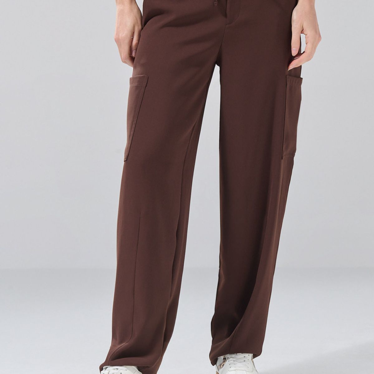 KOAJ - KOAJ Pantalón balloon cargo café oscuro con tiro medio Mujer