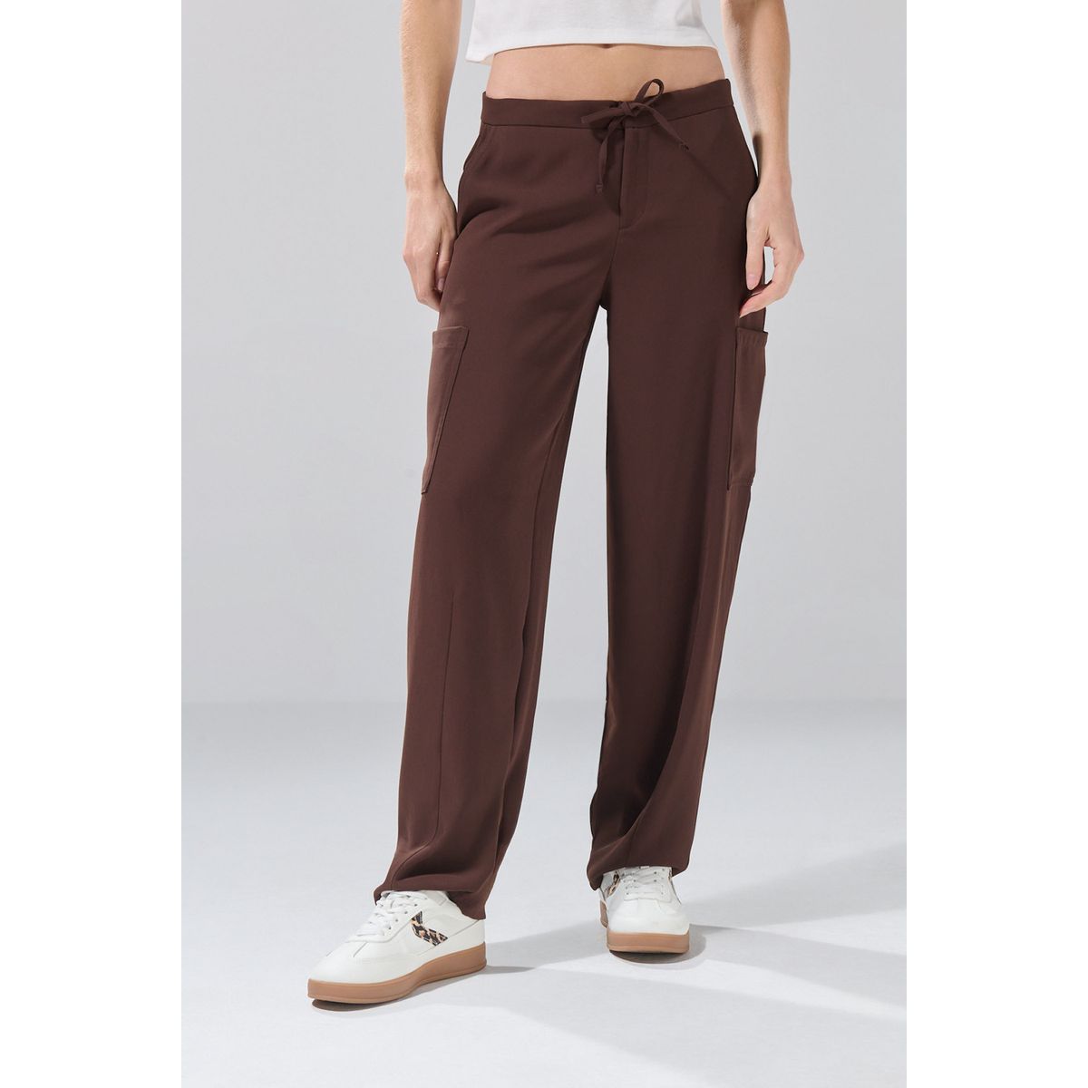KOAJ - KOAJ Pantalón balloon cargo café oscuro con tiro medio Mujer