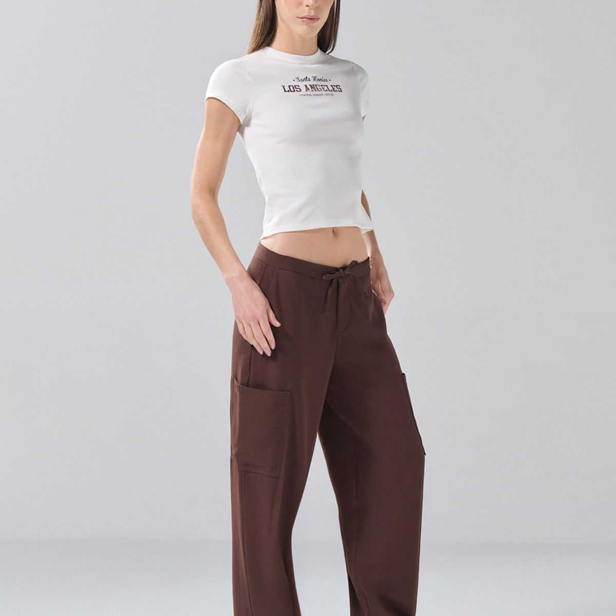 KOAJ - KOAJ Pantalón balloon cargo café oscuro con tiro medio Mujer