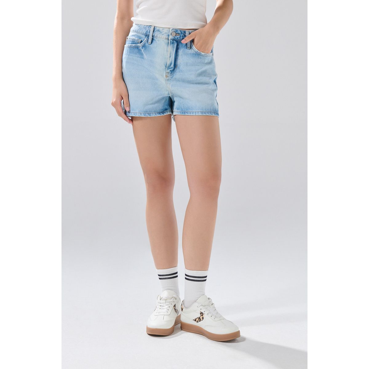KOAJ - KOAJ Short de jean azul claro con desgastes y tiro alto Mujer
