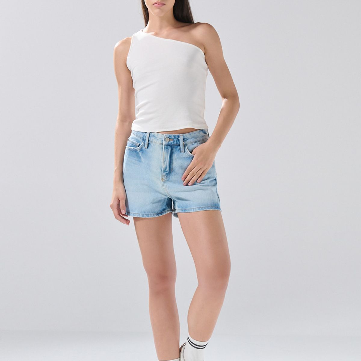 KOAJ - KOAJ Short de jean azul claro con desgastes y tiro alto Mujer