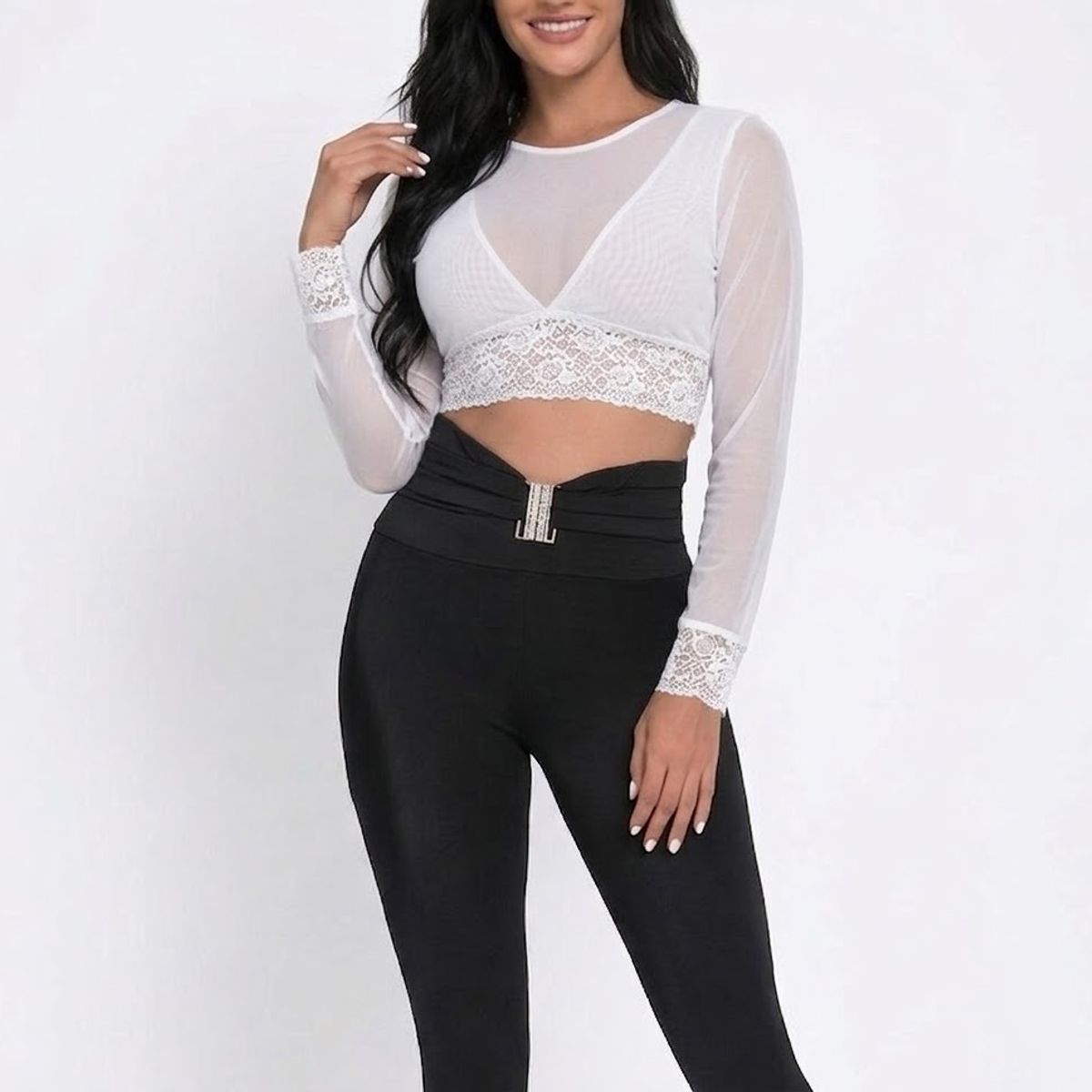 VIA7 - Blusa Crop Top Manga Larga de Malla Negra y Encaje top negro pegado