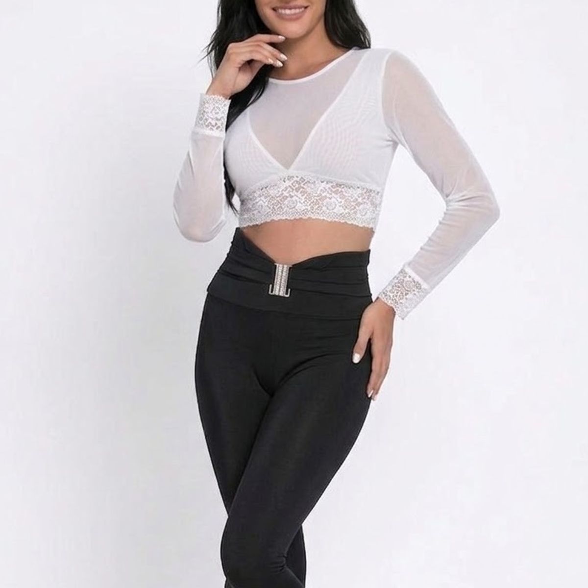 VIA7 - Blusa Crop Top Manga Larga de Malla Negra y Encaje top negro pegado