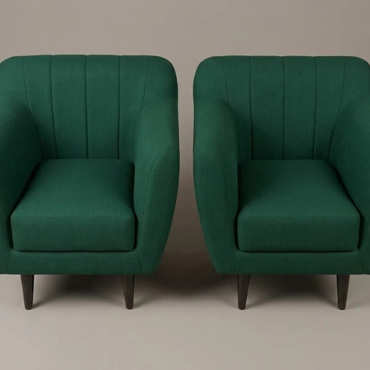PLUMA HOME - Set de 2 Poltronas Oslo - Modernas  Color Verde con Patas de Madera
