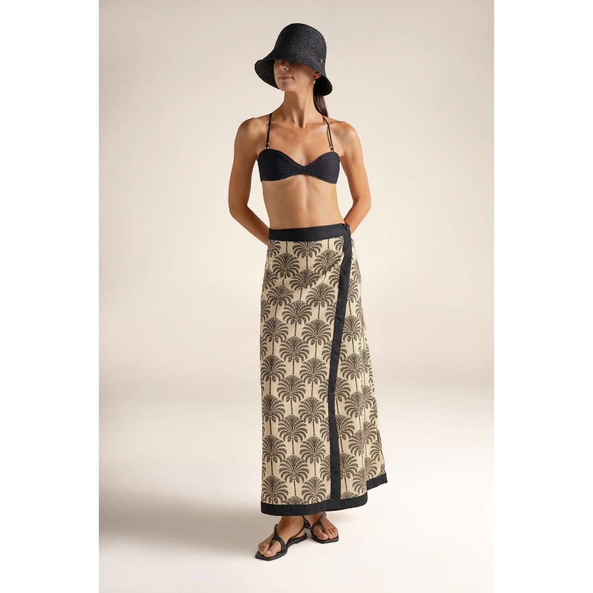 TOUCHE BALNEAIRE - Falda pareo larga en tela estampada de palmeras con sesgos en lino Ref. 0F73062