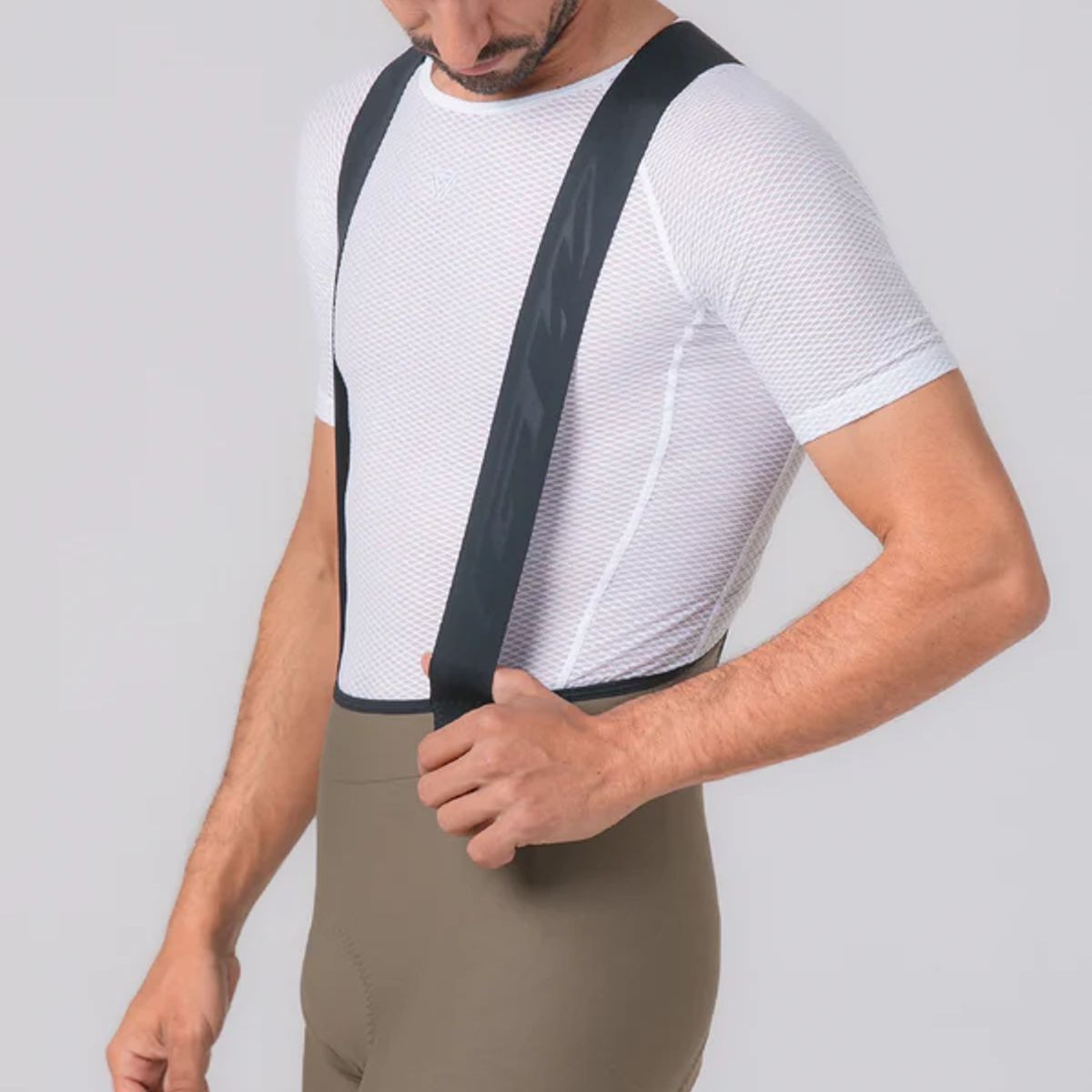 GW - Pantaloneta Con Cargaderas Blaze Latte
