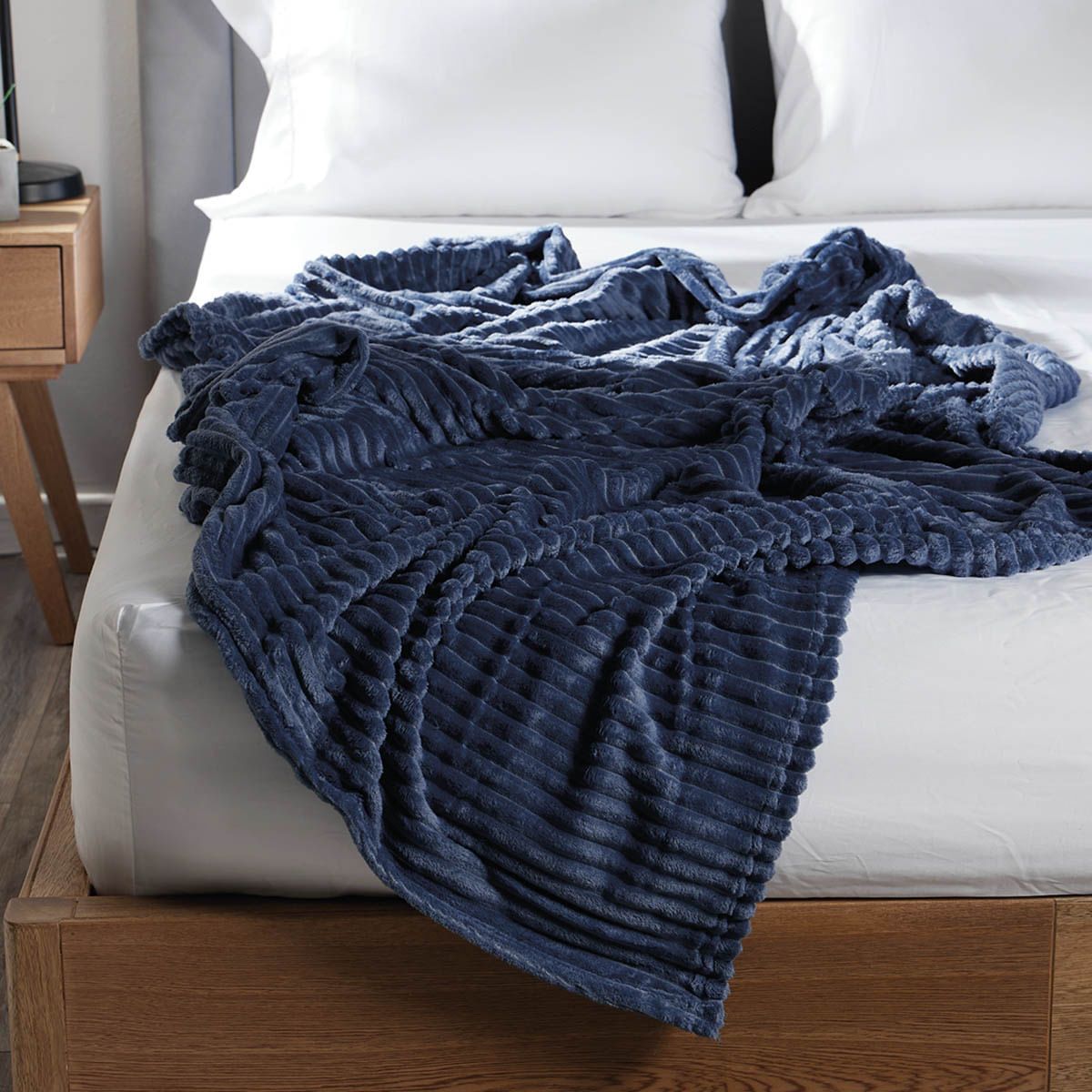 DISTRIHOGAR - Cobija Flannel Fleece 250 gr Ribbed Azul 220 x 220 Cm
