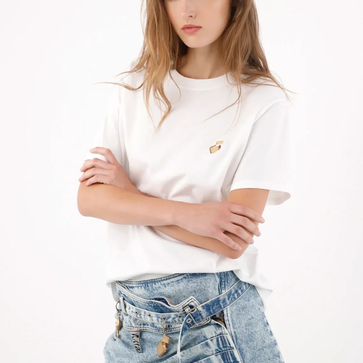 TENNIS - tshirt relax fit con bordado minimalista en algodón blanco para mujer