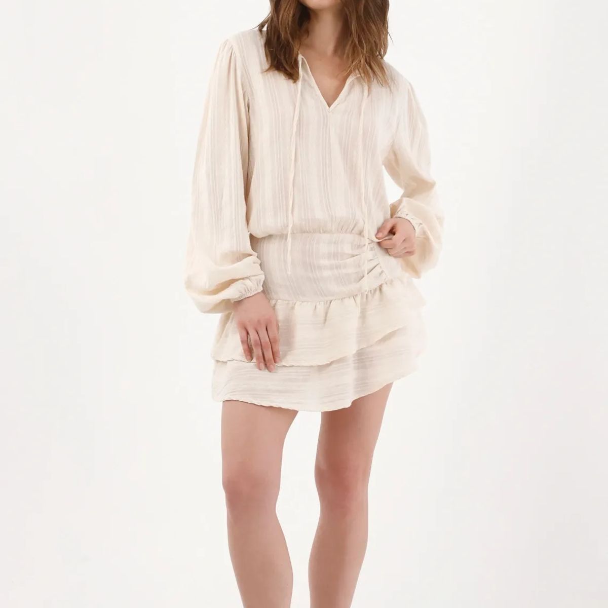 TOPMARK - Vestido corto relajado con falda de volantes en algodón crudo para mujer