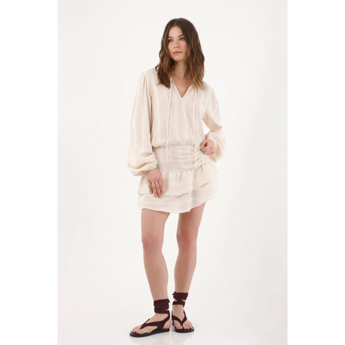 TOPMARK - Vestido corto relajado con falda de volantes en algodón crudo para mujer