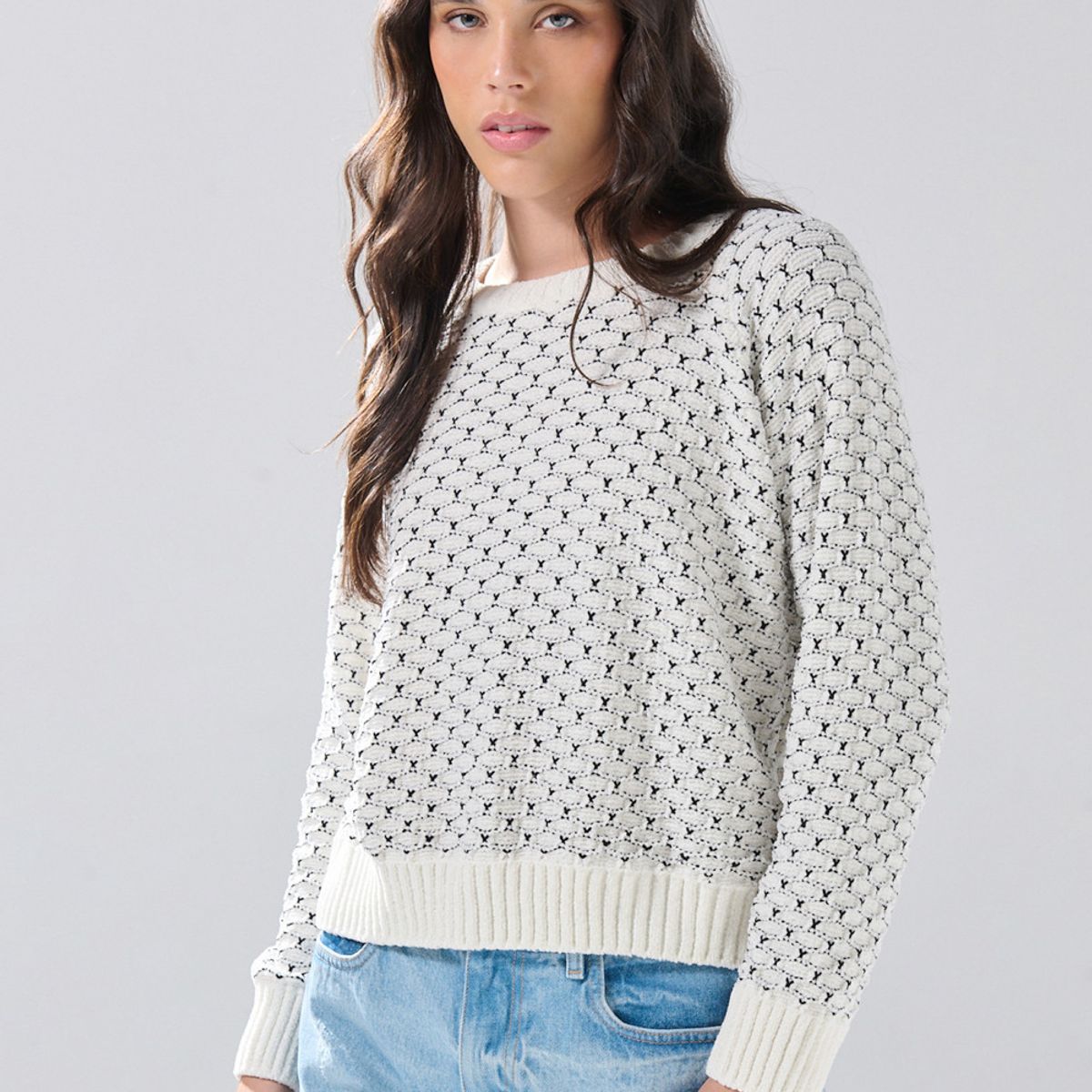 KOAJ - KOAJ Suéter crema con manga ranglan, diseños y cuello redond Mujer