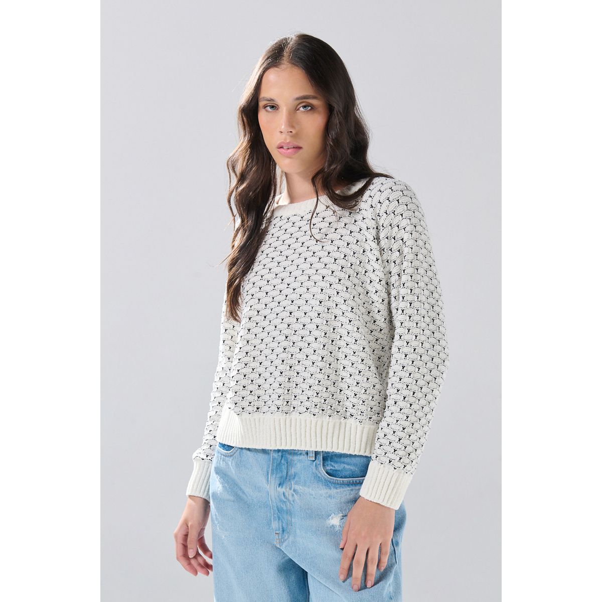 KOAJ - KOAJ Suéter crema con manga ranglan, diseños y cuello redond Mujer