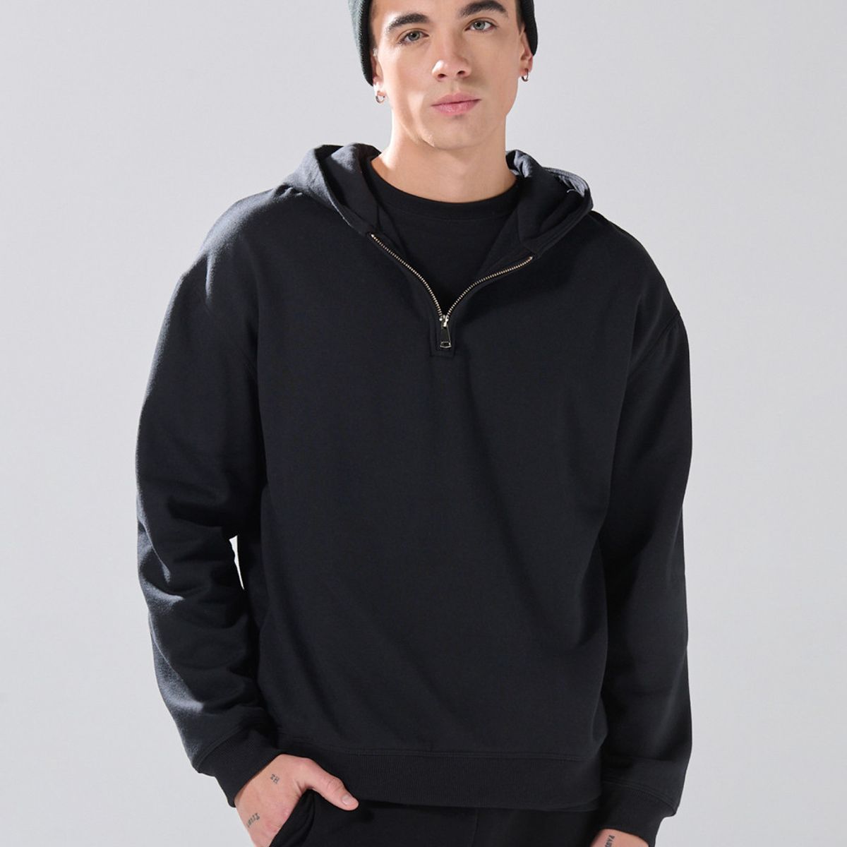 KOAJ - KOAJ Buzo unicolor oversize con cremallera en pechera y capo Hombre