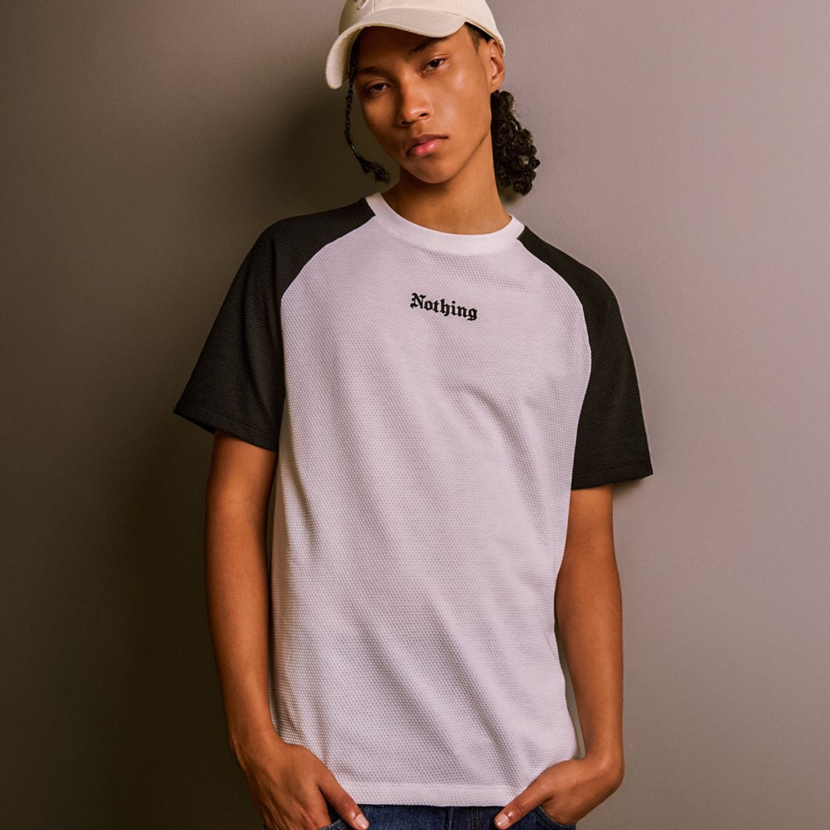 KOAJ - KOAJ Camiseta manga ranglan corta crema con texto en frente Hombre