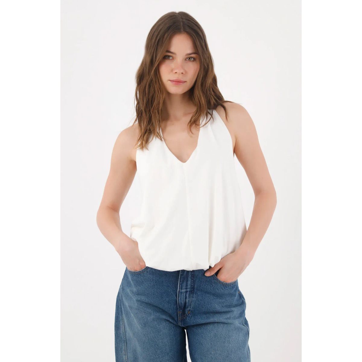 TOPMARK - Camiseta sin mangas fit relajado con pliegue central en algodón blanco para mujer