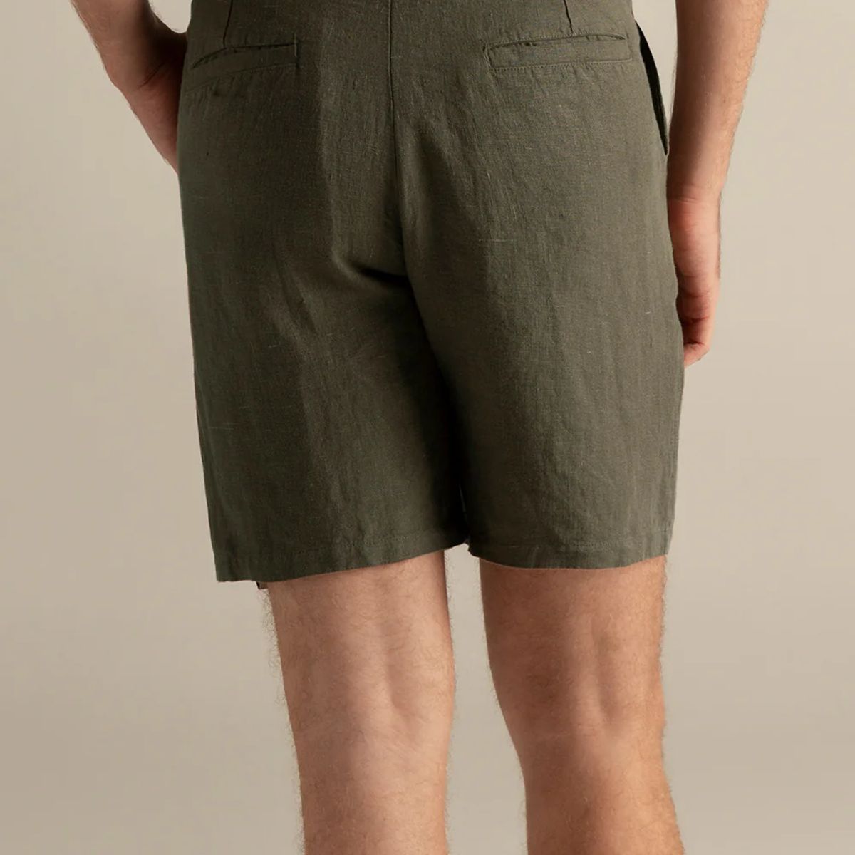 ILOT - Bermuda en lino verde oliva, relaxed fit Ref. BH69V62