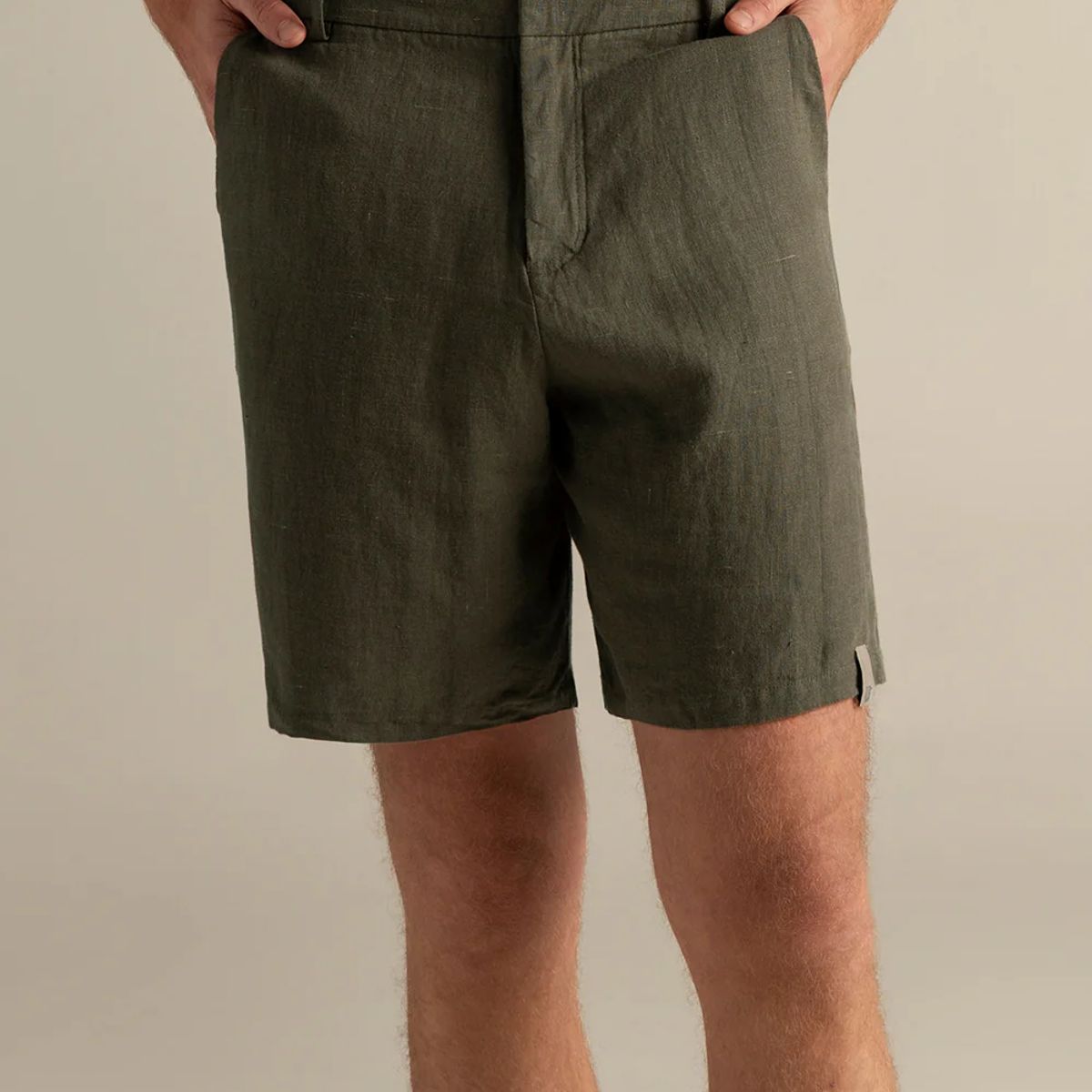ILOT - Bermuda en lino verde oliva, relaxed fit Ref. BH69V62