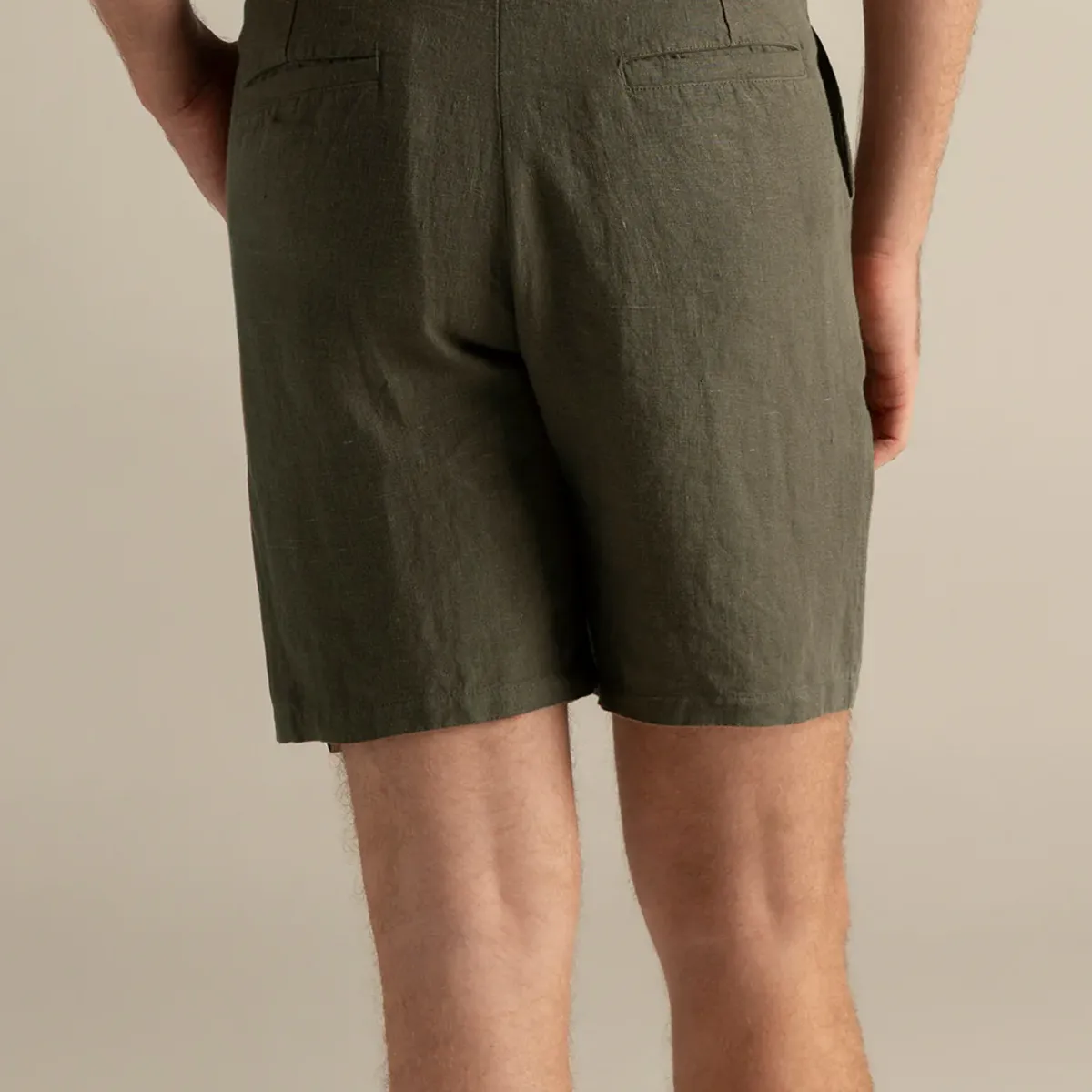 ILOT - Bermuda en lino verde oliva, relaxed fit Ref. BH69V62