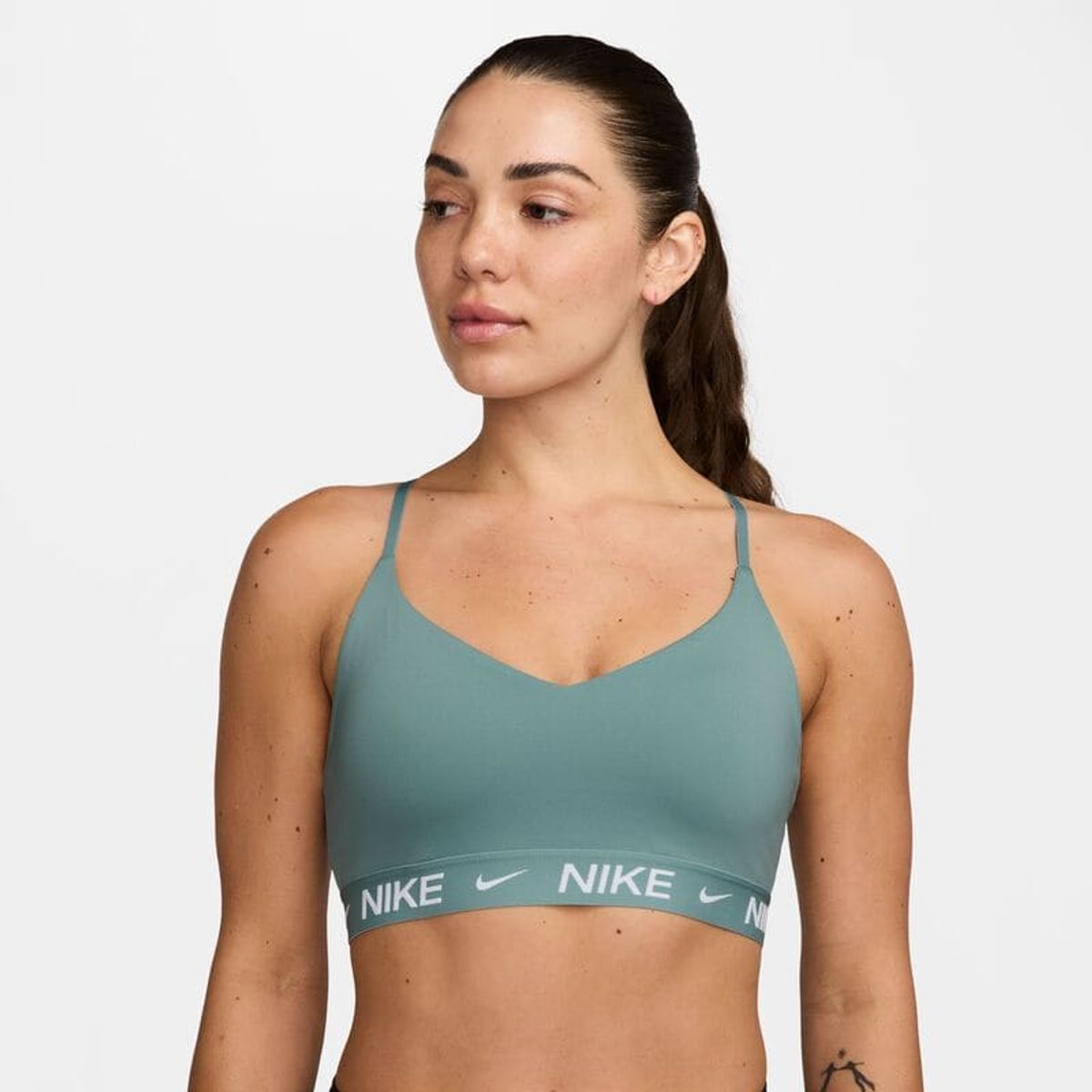 NIKE - Top Mujer Nike Indy Light Support Verde
