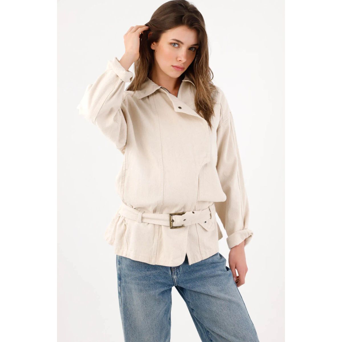 TENNIS - Cazadora fit relajado con cinturón de algodón beige para mujer