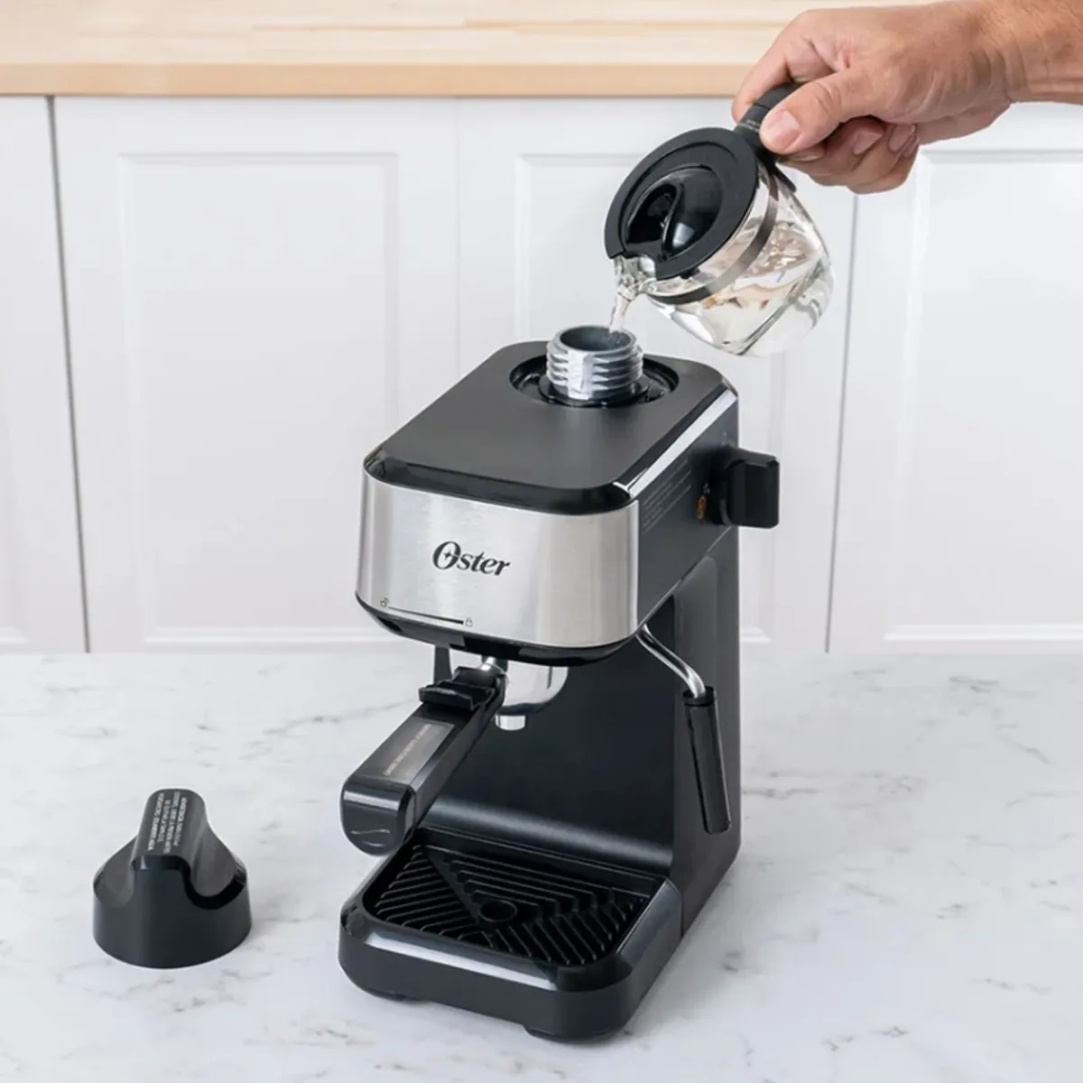 OSTER - Cafetera Espresso Oster® de Vapor 4 Tazas con Jarra de Vidrio y Tubo Espumador