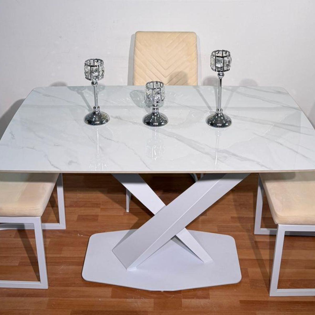 GENERICO - COMEDOR EN PIEDRTA SINTERIZADA