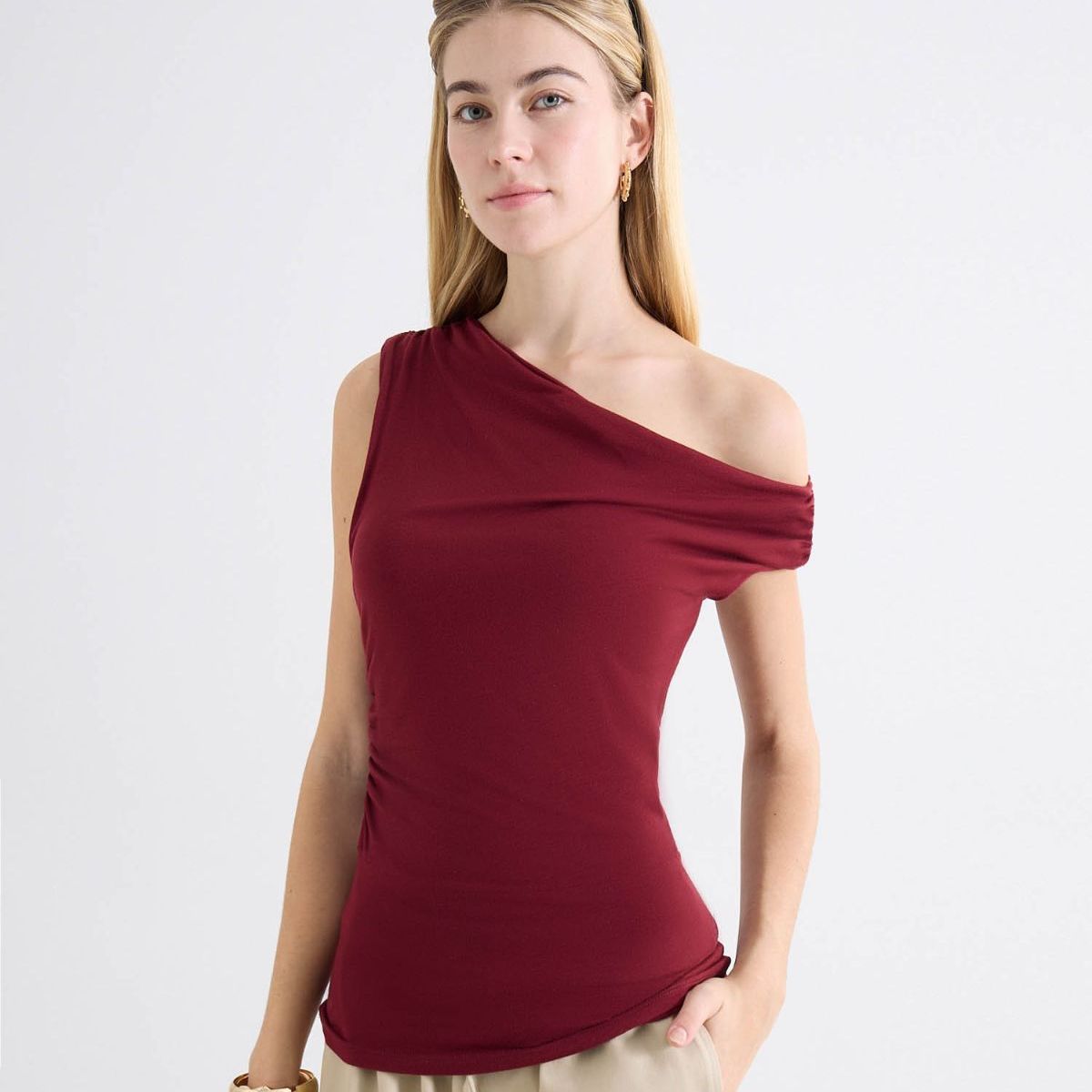 SEVEN SEVEN - Camiseta Asimétrica Silueta Contorneada  Para Mujer Rojo Seven Seven