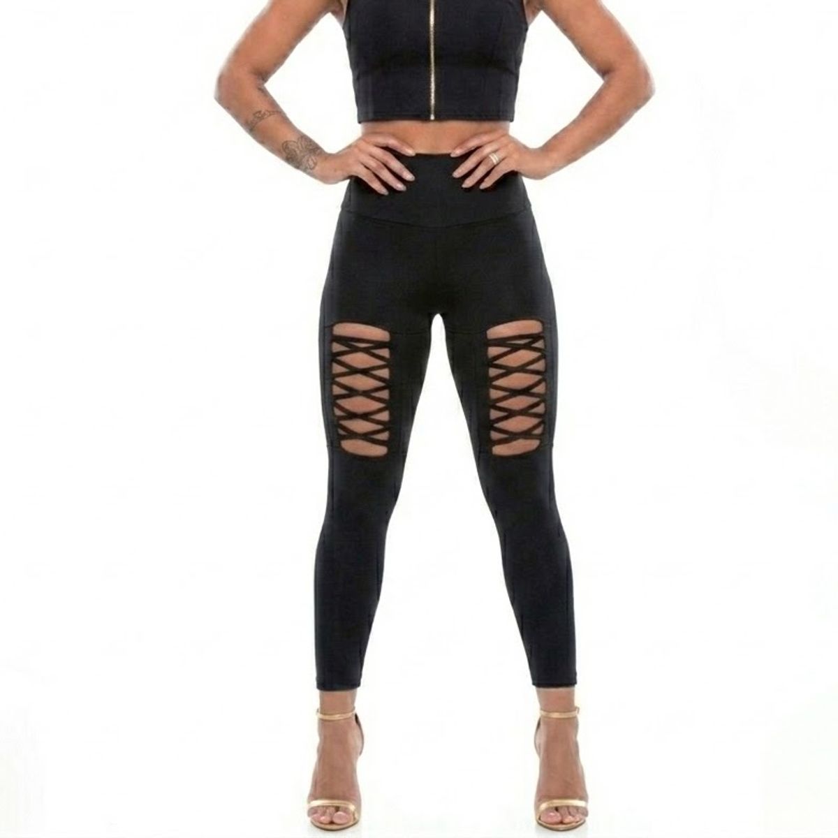 VIA7 - ¡Estilo que Atrapa Leggings Negros con Cortes Entrelazados de Alta Moda