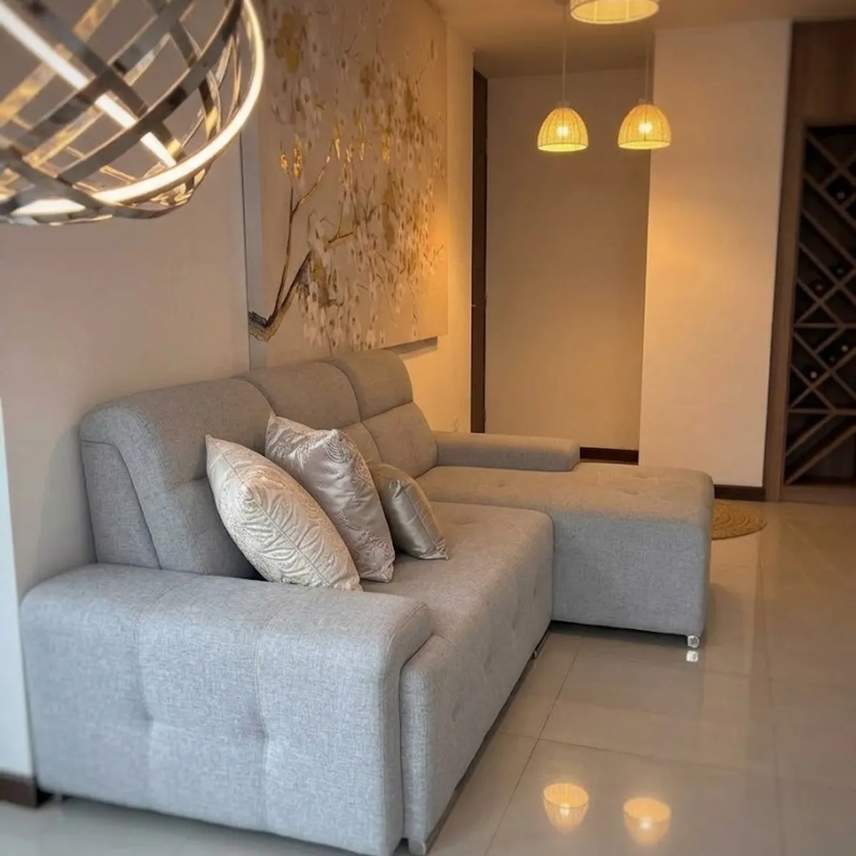 PLUMA HOME - SALA L  Moderno Pluma Home Gris Claro con Diseño Capitoné