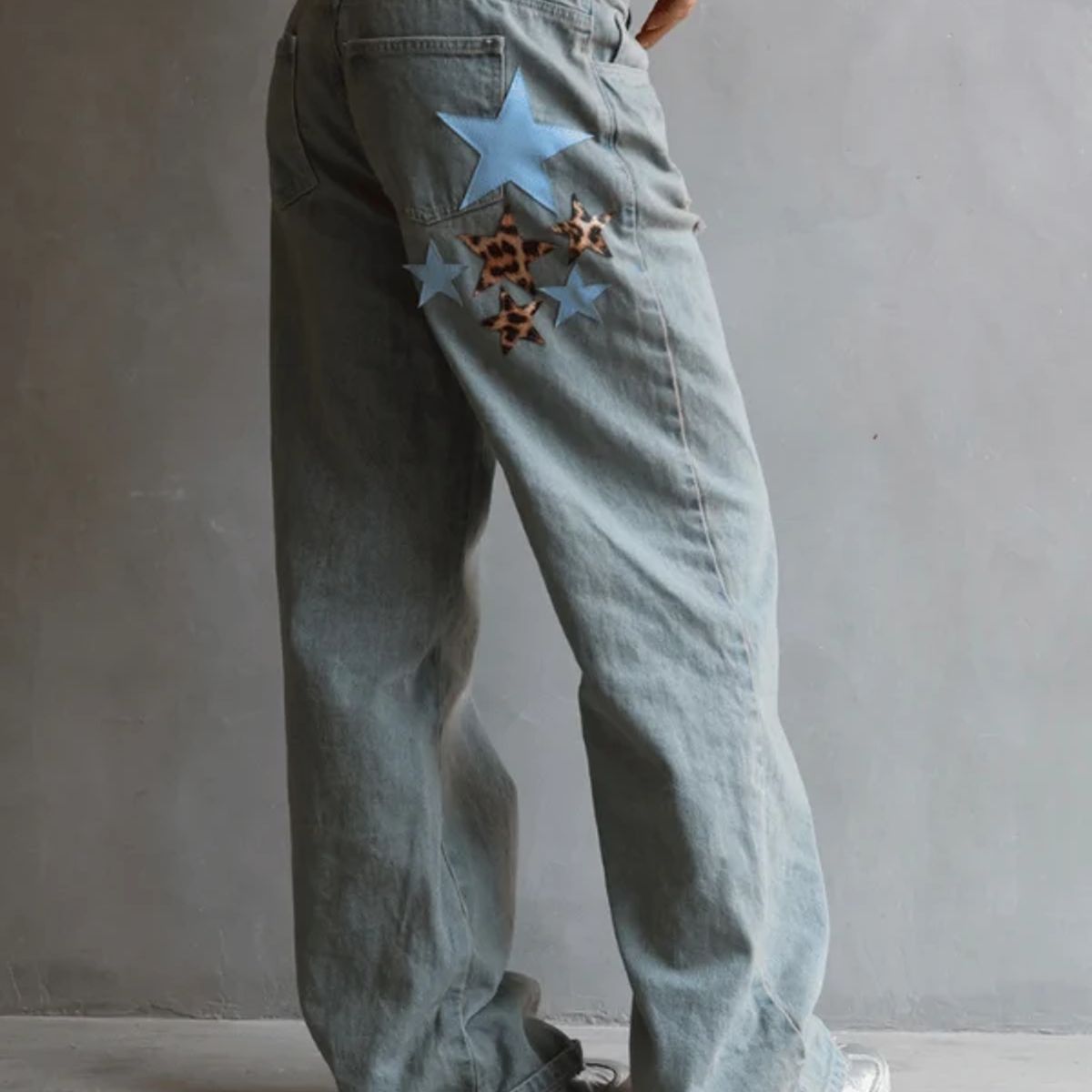 LUXUR JEANS - JEAN ICON ESTRELLAS LEOPARDO RELAXED FIT GRIS WASHED