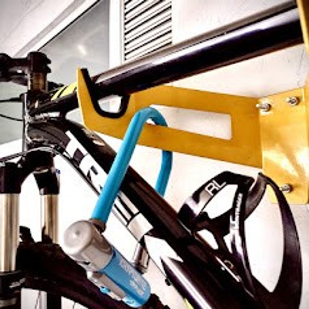 GENERAL - SOPORTE HORIZONTAL PARA BICICLETA